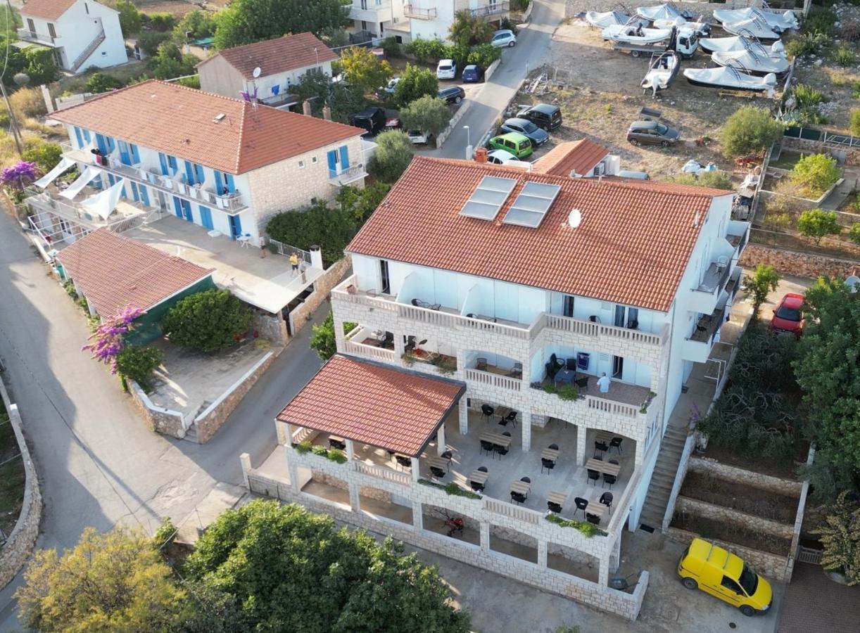 Bed and Breakfast Pansion Braco à Zavala Extérieur photo
